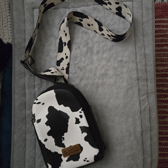 Wrangler Handbags - Wrangler Black and White Crossbody Bag